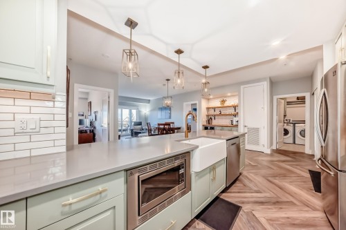 307 528 Griesbach Parade, Edmonton, AB - Indoor Photo Showing Kitchen