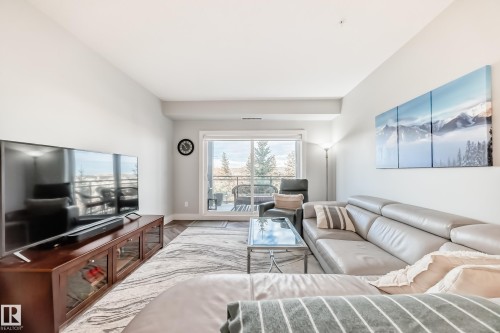 307 528 Griesbach Parade, Edmonton, AB - Indoor Photo Showing Living Room