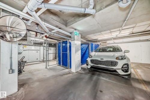 307 528 Griesbach Parade, Edmonton, AB - Indoor Photo Showing Garage