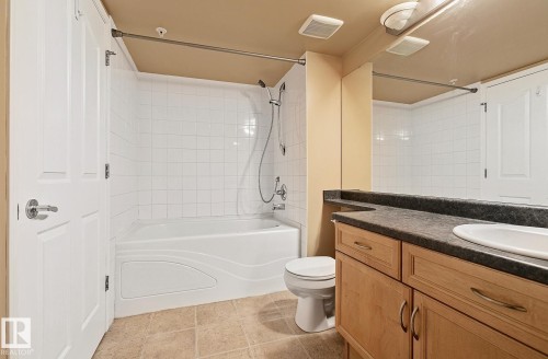 110 1589 Glastonbury Boulevard, Edmonton, AB - Indoor Photo Showing Bathroom