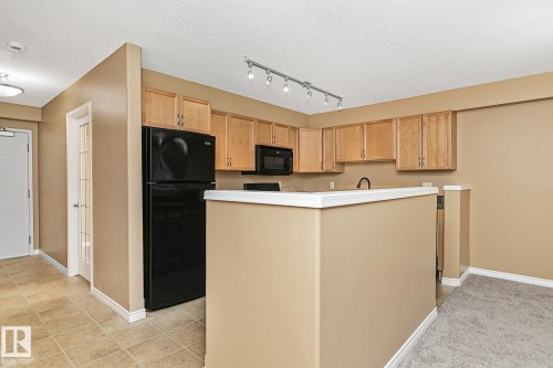 110 1589 Glastonbury Boulevard, Edmonton, AB - Indoor Photo Showing Kitchen