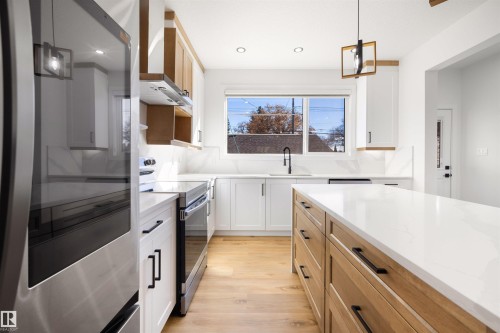 10711 52 Street, Edmonton, AB - Indoor Photo Showing Kitchen With Upgraded Kitchen