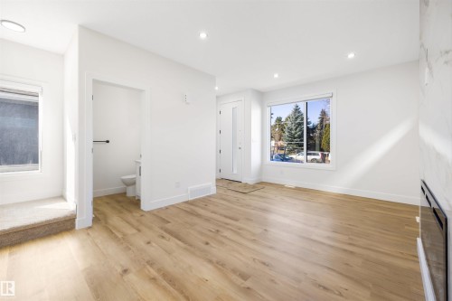 10711 52 Street, Edmonton, AB - Indoor