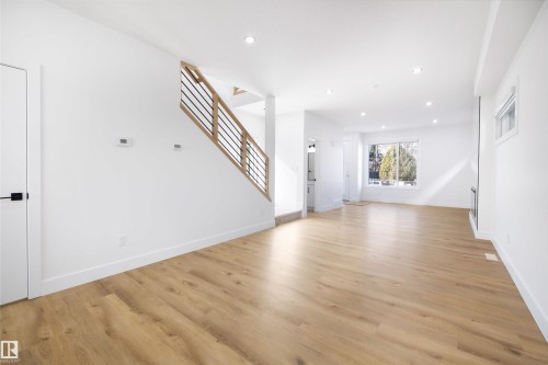 10711 52 Street, Edmonton, AB - Indoor Photo Showing Other Room