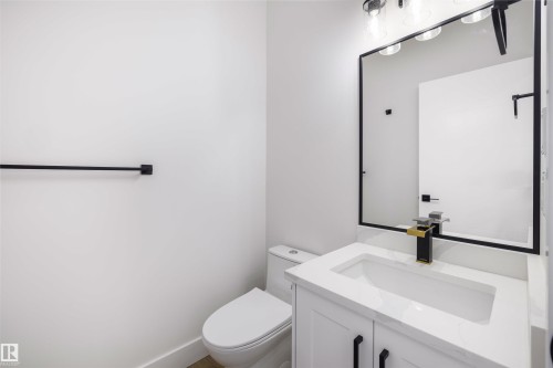 10711 52 Street, Edmonton, AB - Indoor Photo Showing Bathroom