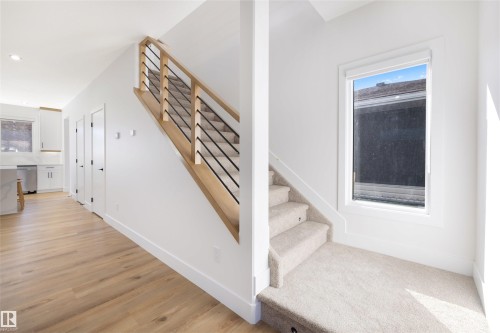 10711 52 Street, Edmonton, AB - Indoor Photo Showing Other Room