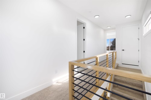 10711 52 Street, Edmonton, AB - Indoor