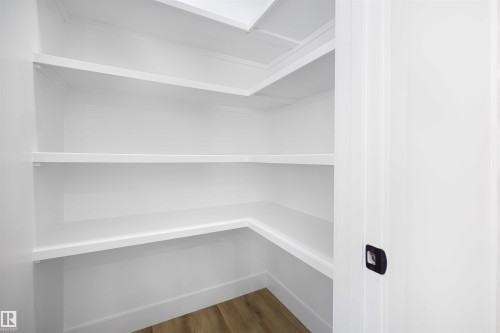 10711 52 Street, Edmonton, AB - Indoor With Storage