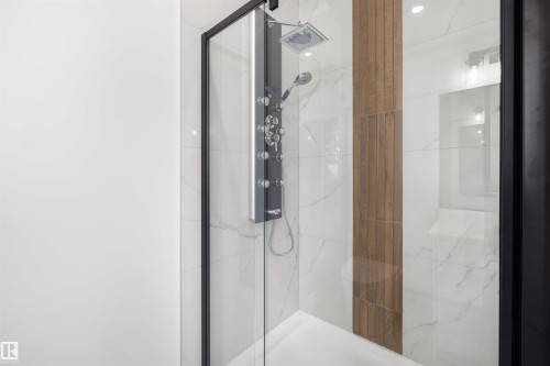 10711 52 Street, Edmonton, AB - Indoor Photo Showing Bathroom