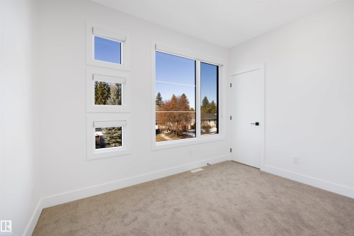 10711 52 Street, Edmonton, AB - Indoor Photo Showing Other Room