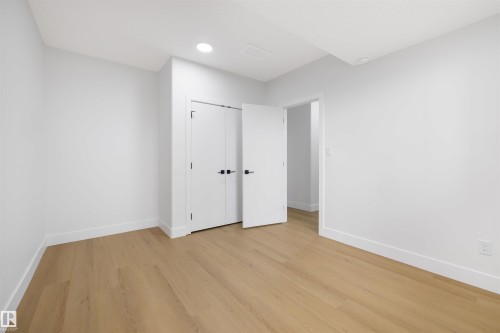 10711 52 Street, Edmonton, AB - Indoor Photo Showing Other Room