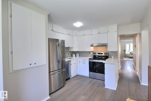 11512 67 Street, Edmonton, AB - Indoor Photo Showing Kitchen With Stainless Steel Kitchen