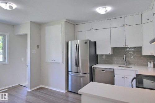 11512 67 Street, Edmonton, AB - Indoor Photo Showing Kitchen With Stainless Steel Kitchen