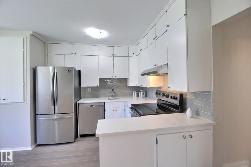 11512 67 Street, Edmonton, AB - Indoor Photo Showing Kitchen With Stainless Steel Kitchen