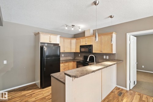 21-671 Silver Berry Road, Edmonton, AB - Indoor Photo Showing Kitchen