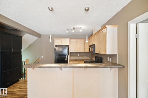 21-671 Silver Berry Road, Edmonton, AB - Indoor Photo Showing Kitchen