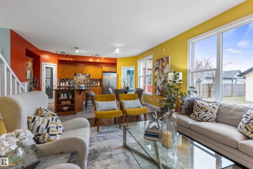 4992 Thibault Way, Edmonton, AB - Indoor Photo Showing Living Room