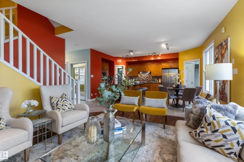 4992 Thibault Way, Edmonton, AB - Indoor Photo Showing Living Room