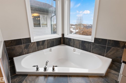 4992 Thibault Way, Edmonton, AB - Indoor Photo Showing Bathroom