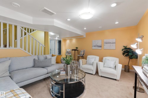 4992 Thibault Way, Edmonton, AB - Indoor Photo Showing Living Room