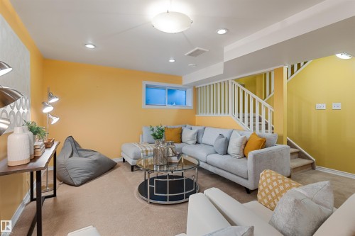 4992 Thibault Way, Edmonton, AB - Indoor Photo Showing Living Room