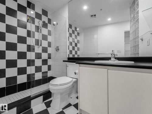 105 11415 100 Avenue, Edmonton, AB - Indoor Photo Showing Bathroom