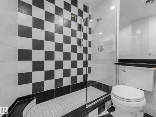 105 11415 100 Avenue, Edmonton, AB - Indoor Photo Showing Bathroom