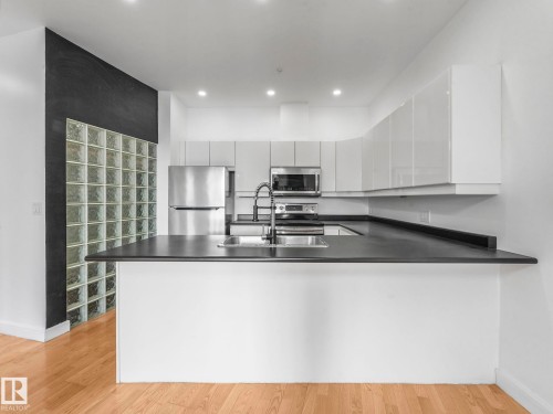 105 11415 100 Avenue, Edmonton, AB - Indoor Photo Showing Kitchen With Double Sink