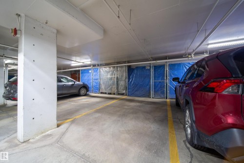 427 6703 172 Street, Edmonton, AB - Indoor Photo Showing Garage