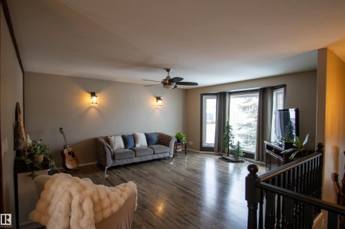 5421 53 Ave, St. Paul Town, AB - Indoor Photo Showing Living Room
