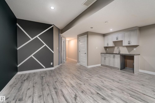 5439 Chappelle Road, Edmonton, AB - Indoor Photo Showing Kitchen