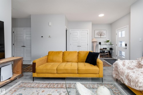 5439 Chappelle Road, Edmonton, AB - Indoor Photo Showing Living Room