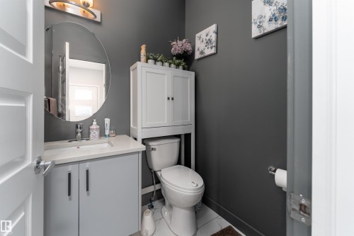 5439 Chappelle Road, Edmonton, AB - Indoor Photo Showing Bathroom