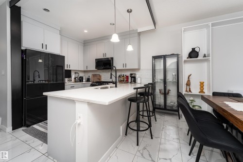 5439 Chappelle Road, Edmonton, AB - Indoor Photo Showing Kitchen