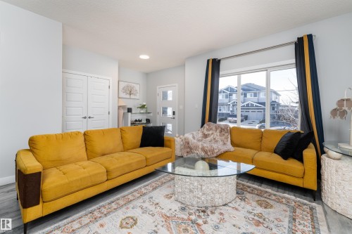 5439 Chappelle Road, Edmonton, AB - Indoor Photo Showing Living Room