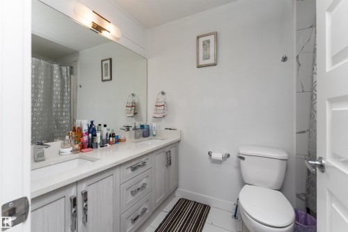 5439 Chappelle Road, Edmonton, AB - Indoor Photo Showing Bathroom