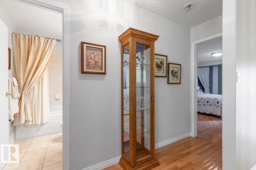 6572 158 Avenue, Edmonton, AB - Indoor Photo Showing Other Room