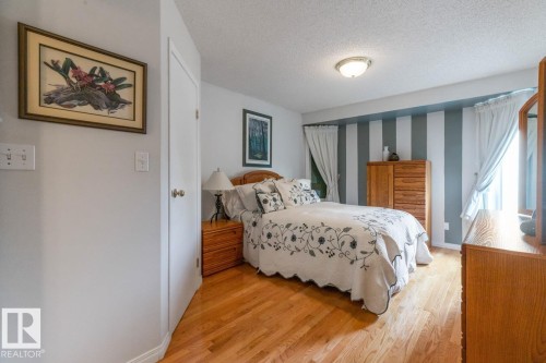 6572 158 Avenue, Edmonton, AB - Indoor Photo Showing Bedroom