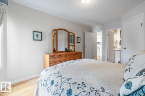 6572 158 Avenue, Edmonton, AB - Indoor Photo Showing Bedroom