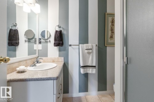 6572 158 Avenue, Edmonton, AB - Indoor Photo Showing Bathroom