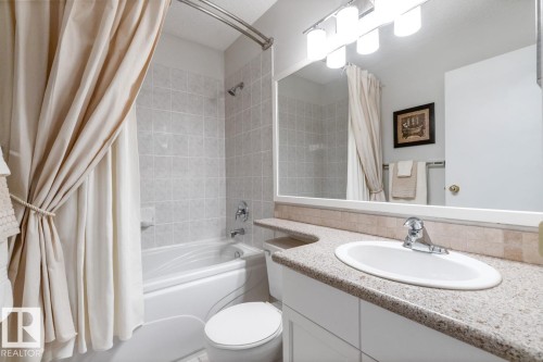 6572 158 Avenue, Edmonton, AB - Indoor Photo Showing Bathroom