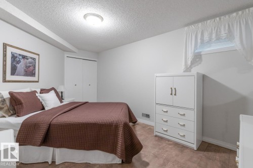 6572 158 Avenue, Edmonton, AB - Indoor Photo Showing Bedroom