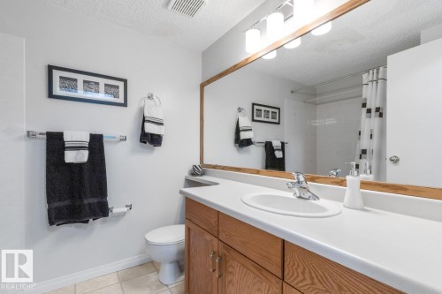 6572 158 Avenue, Edmonton, AB - Indoor Photo Showing Bathroom