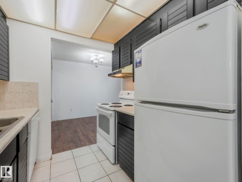 107 10421 93 Street, Edmonton, AB - Indoor Photo Showing Kitchen