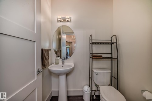 3503 Goodridge Bay Nw, Edmonton, AB - Indoor Photo Showing Bathroom