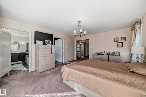 3503 Goodridge Bay Nw, Edmonton, AB - Indoor Photo Showing Bedroom
