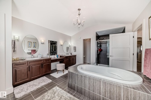 3503 Goodridge Bay Nw, Edmonton, AB - Indoor Photo Showing Bathroom