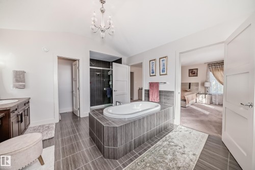 3503 Goodridge Bay Nw, Edmonton, AB - Indoor Photo Showing Bathroom