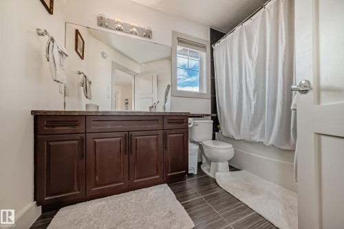 3503 Goodridge Bay Nw, Edmonton, AB - Indoor Photo Showing Bathroom