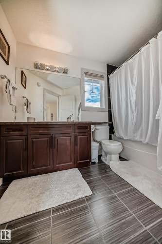 3503 Goodridge Bay Nw, Edmonton, AB - Indoor Photo Showing Bathroom